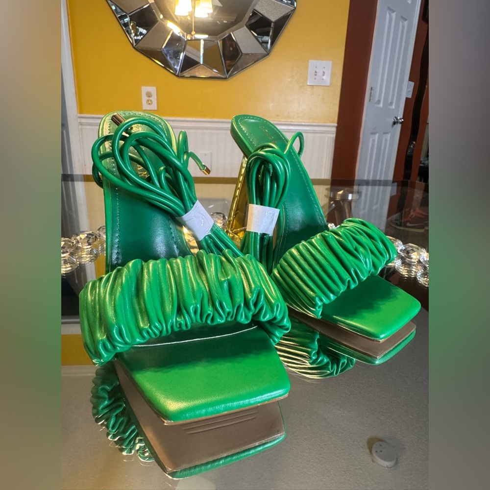 NWT AZALEA WANG AMIE CHUNKY SANDAL IN GREEN. SIZE 6 - Picture 12 of 17